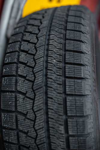 фото протектора и шины Ice Blazer Arctic Шина Sailun Ice Blazer Arctic 235/45 R18 98H