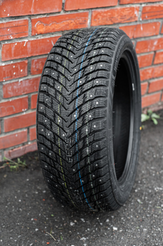 фото протектора и шины WINTERNOVA STUD II Шина ZMAX WINTERNOVA STUD II 215/55 R17 98T