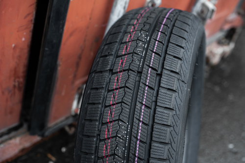 фото протектора и шины ICEPIONEER 868 Шина ZMAX ICEPIONEER 868 245/45 R19 102H