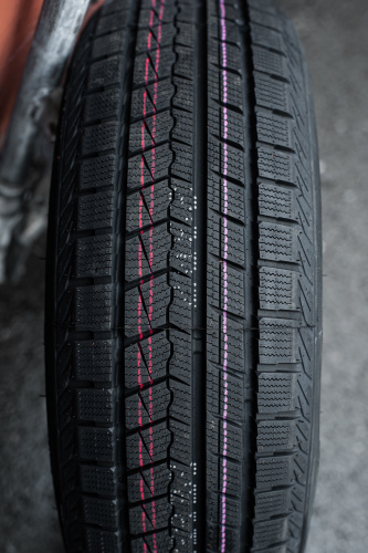 фото протектора и шины ICEPIONEER 868 Шина ZMAX ICEPIONEER 868 255/45 R20 105V